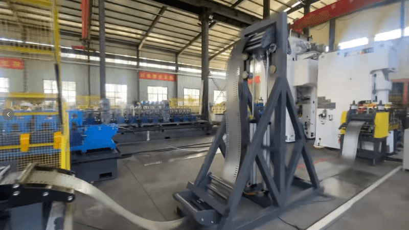 ケーブルトレイロール成形機