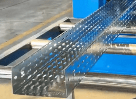 ケーブルトレイロール成形機