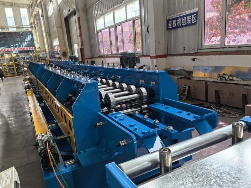"Russian-style" cable tray roll forming machine