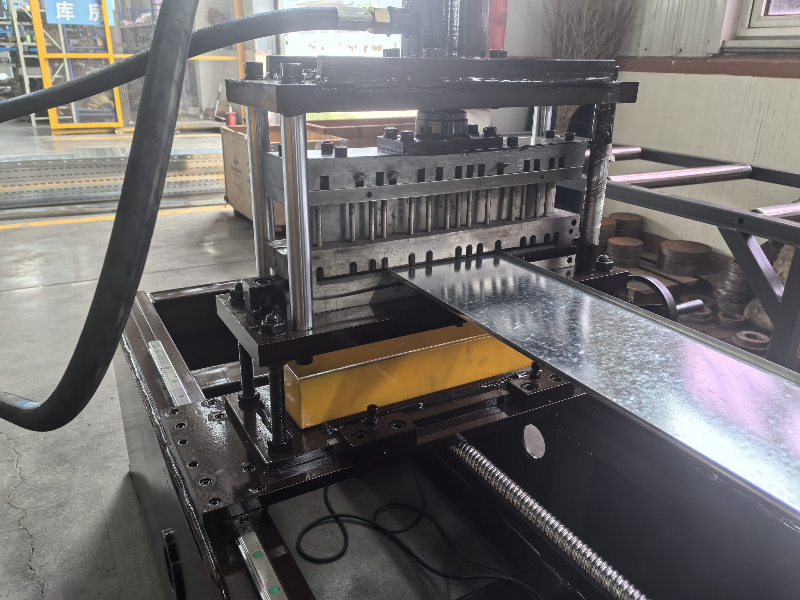 Cut-and-Cover Plate Cable Tray Forming Machine