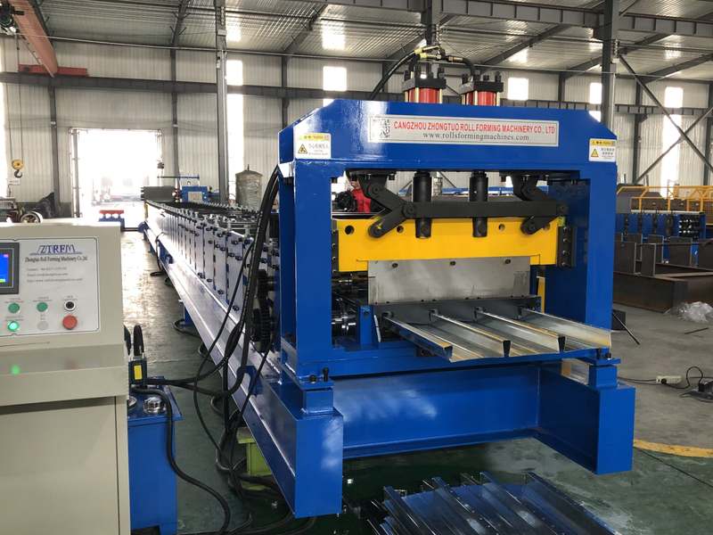 Bodenbelag-Rollformmaschine