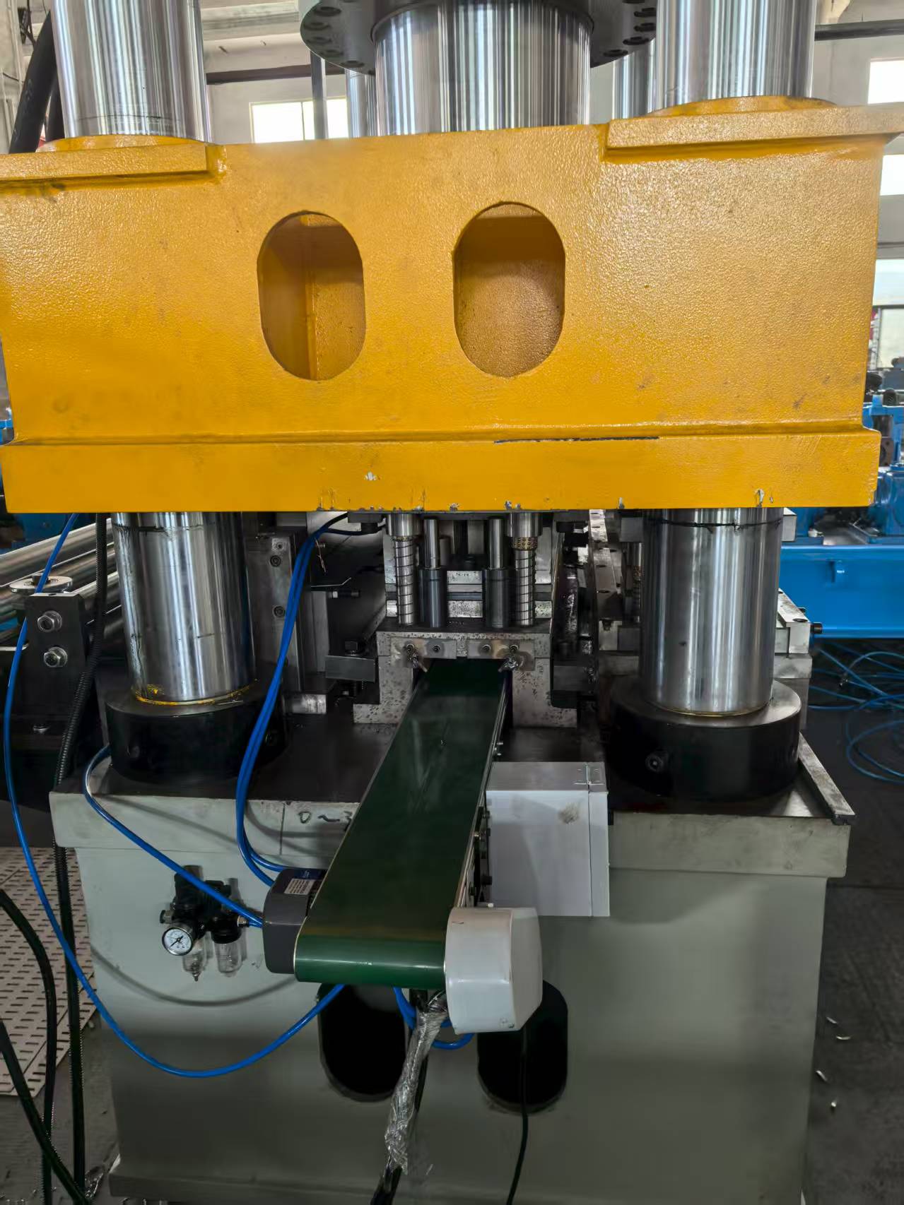 High Speed Guardrail Roll Forming Machine