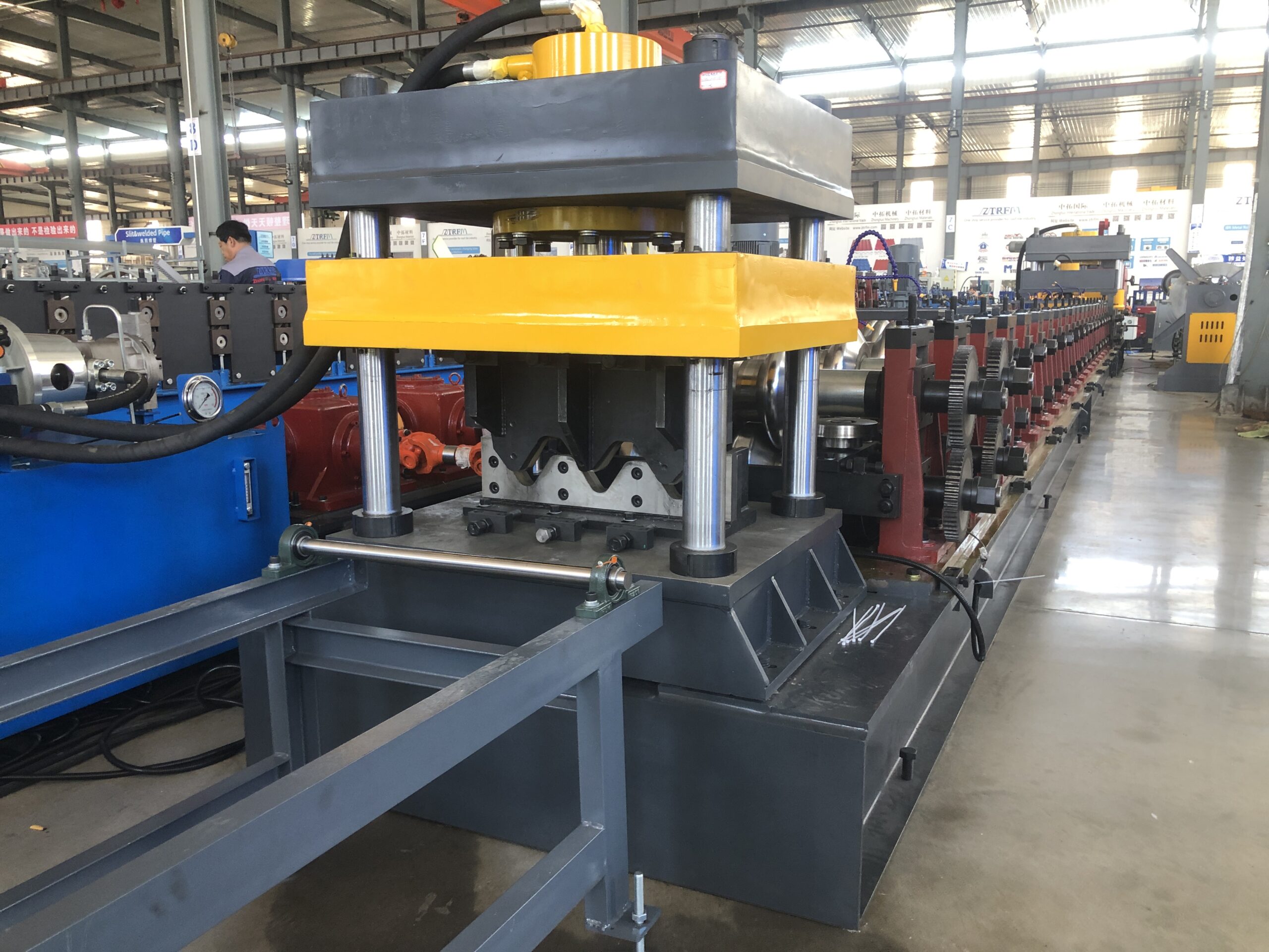 High Speed Guardrail Roll Forming Machine