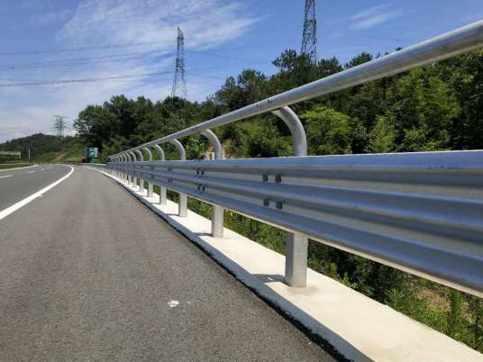 Máquina Perfiladora de Barandilla de Carretera