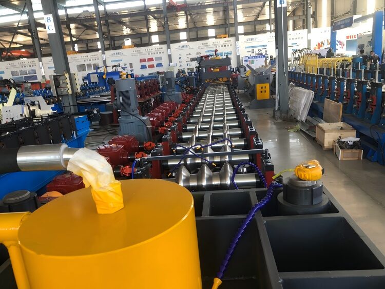 Máquina Perfiladora de Barandilla de Carretera
