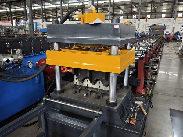 Máquina Perfiladora de Barandilla de Carretera