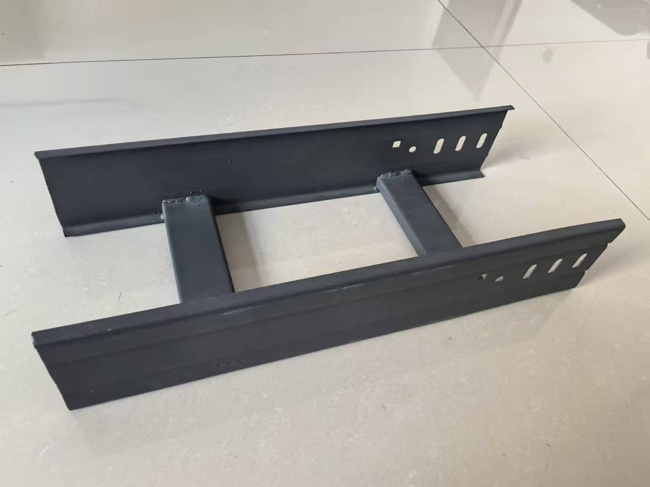 Russian Style Cable Tray Roll Forming Machine：GOST-Type Perforated & Ladder Tray Line